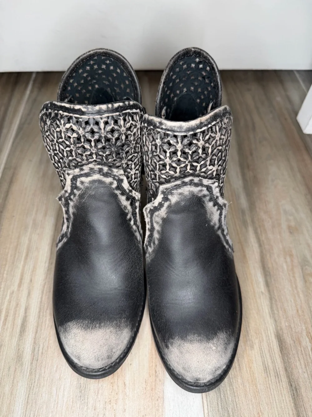 Circle G by Corral Laser Cut Zip Ankle Boots Bootie Black Womens Size 8.5